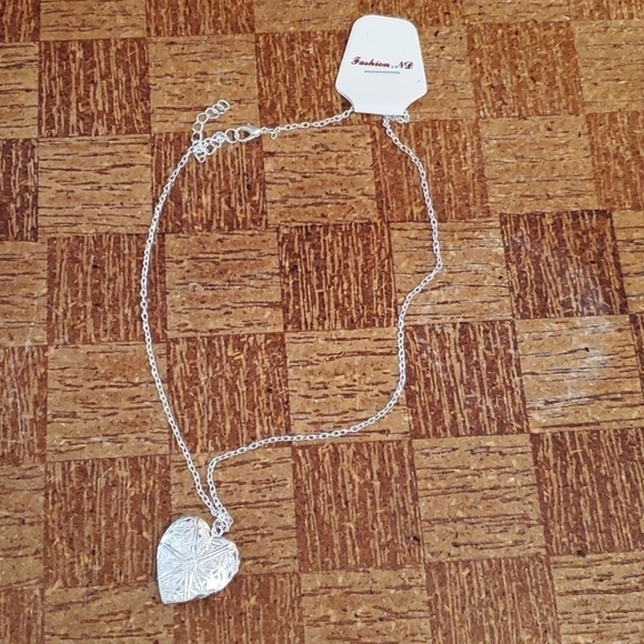 Heart Shape Necklace Open Photo jewelry - Picture 4 of 7